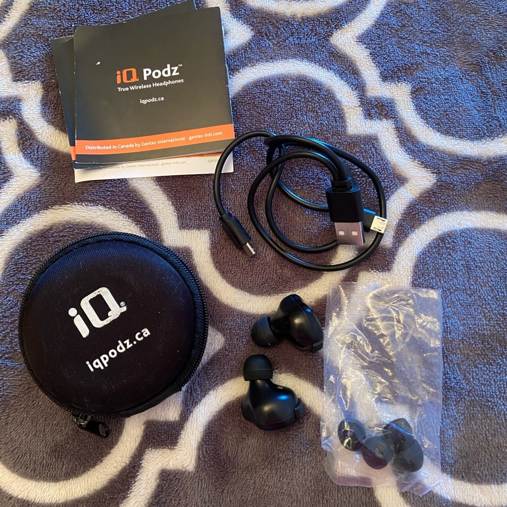 iQ Podz True Wireless Earbuds with Case